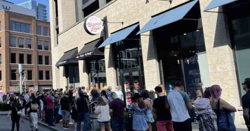 Biscuit Love line outside