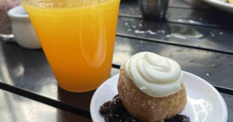 Biscuit Love orange juice with dessert