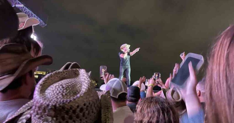 Boots in the Park 2022 close to stage