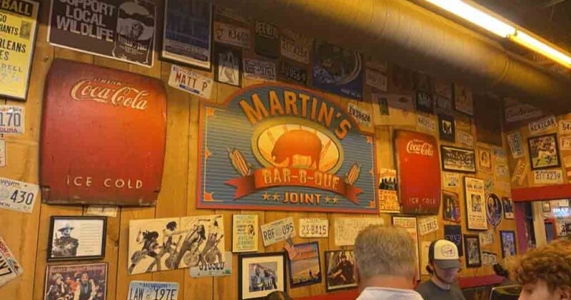 Martin’s BBQ Joint signs