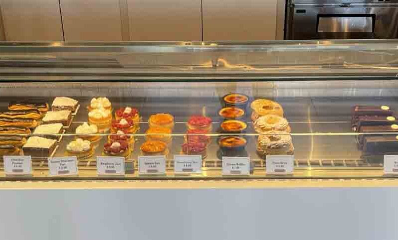 Versailles Cafe Pastries-bar