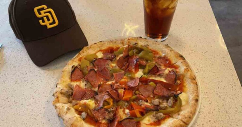 Del Lusso Pizza meat lovers