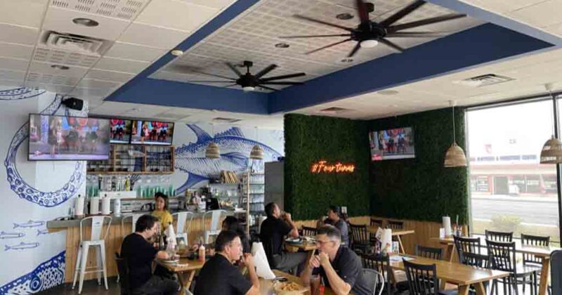Four Tunas Fish & Bar seating