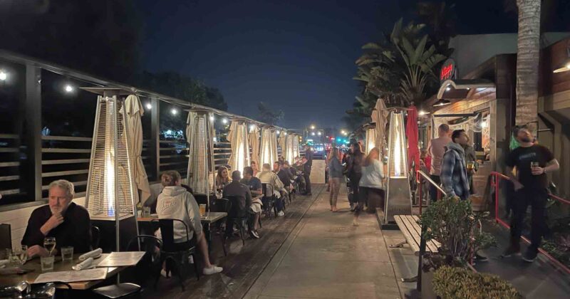 Le Papagayo outdoor seating